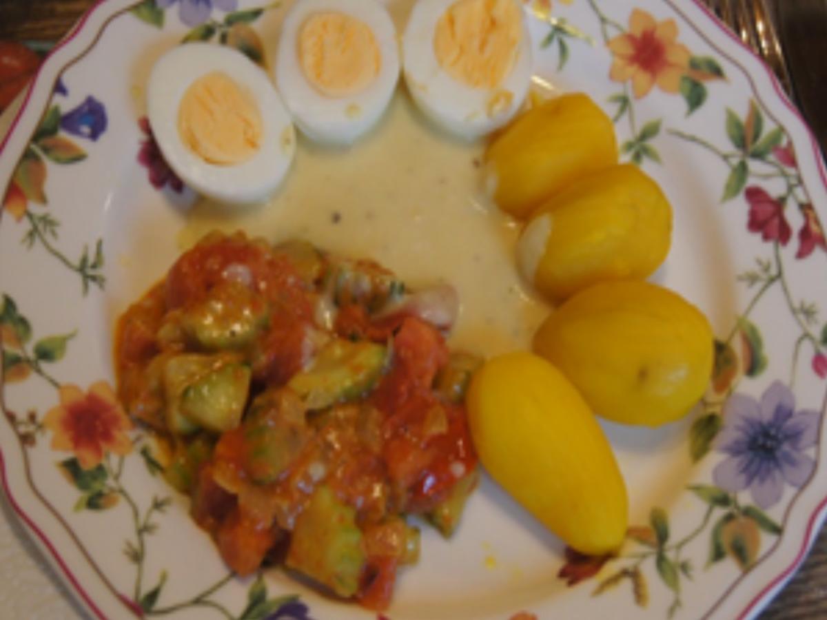 Eier in Senfsauce mit Zucchini-Tomaten-Gemüse und Drillingen - Rezept - Bild Nr. 16878