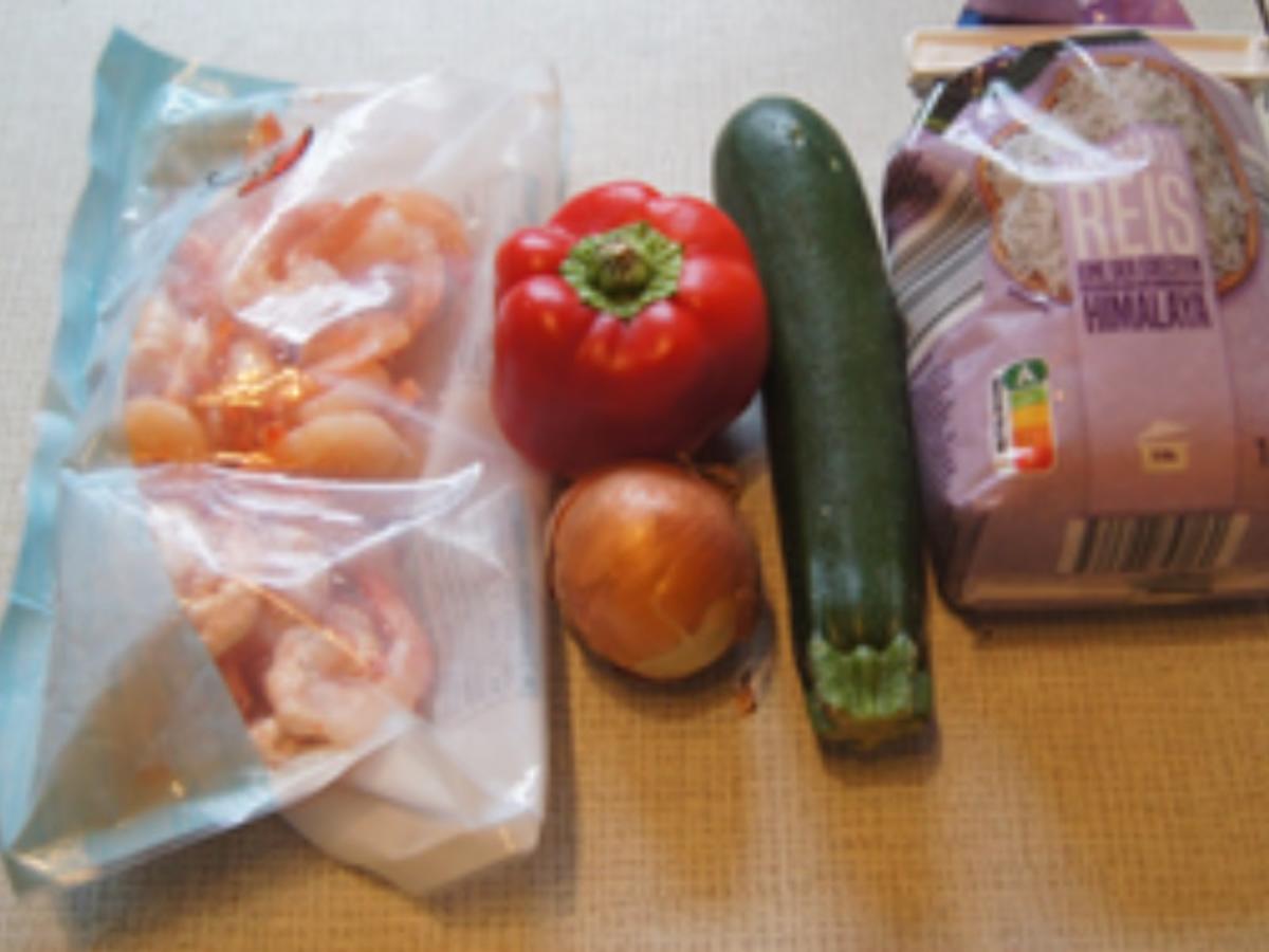 Garnelen im Knuspermantel mit Zucchini-Paprika-Zwiebel-Gemüse und Basmatireis - Rezept - Bild Nr. 3