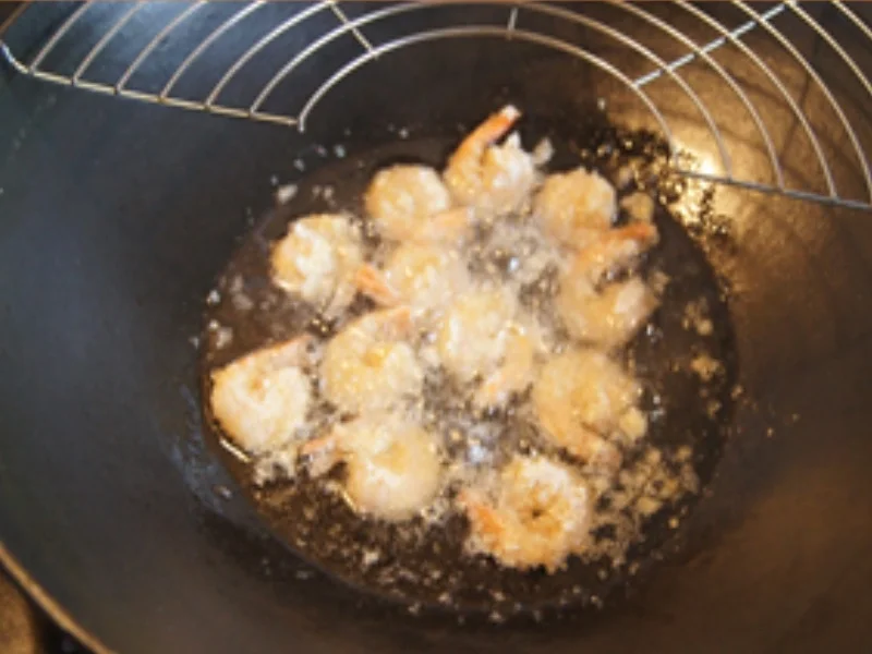 Rezept: Garnelen im Knuspermantel mit Zucchini-Paprika-Zwiebel-Gemüse und Basmatireis Bild Nr. 5 Garnelen im Knuspermantel mit Zucchini-Paprika-Zwiebel-Gemüse und Basmatireis - Rezept - Bild Nr. 5