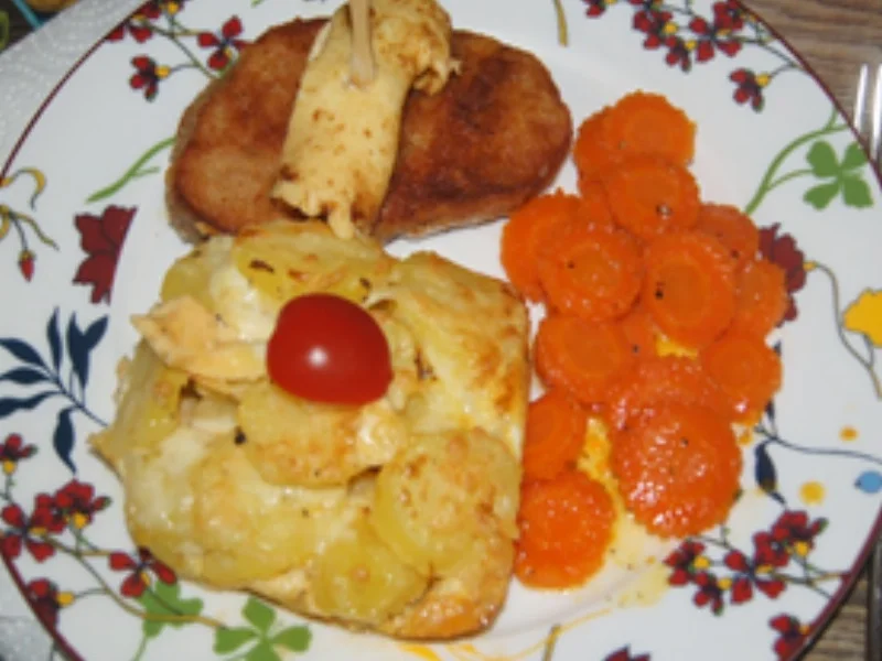 Gebratener Leberkäse mit Honig-Möhrenblüten und Kartoffelgratin - Rezept - Bild Nr. 16864