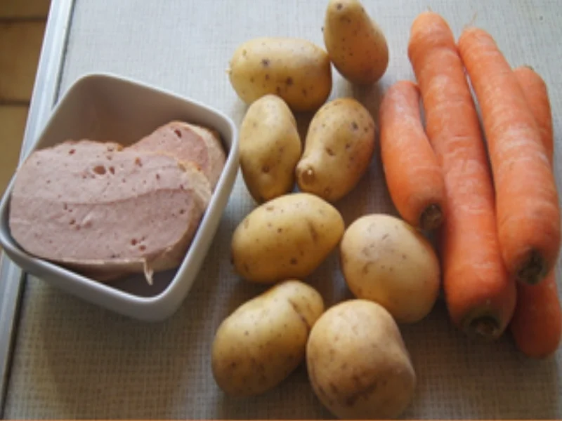 Gebratener Leberkäse mit Honig-Möhrenblüten und Kartoffelgratin - Rezept - Bild Nr. 16865