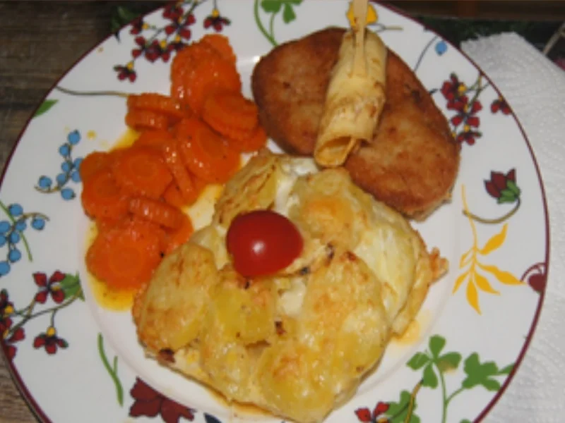 Gebratener Leberkäse mit Honig-Möhrenblüten und Kartoffelgratin - Rezept - Bild Nr. 16872