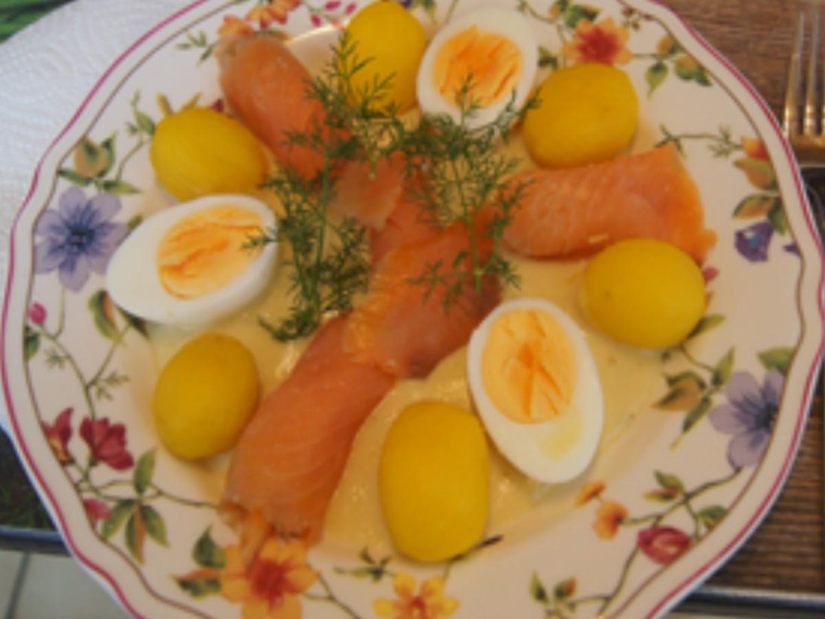 Eier in Sahne-Senf-Sauce mit geräucherten Lachs und Drillingen - Rezept - Bild Nr. 2