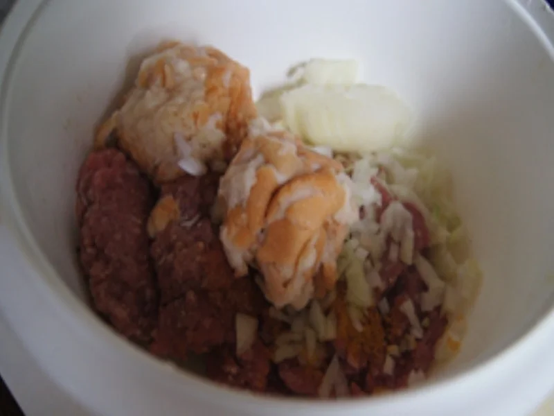 Rindfleisch-Frikadellen mit Erbsen-Möhren-Gemüse und Kartoffelstampf - Rezept - Bild Nr. 16866