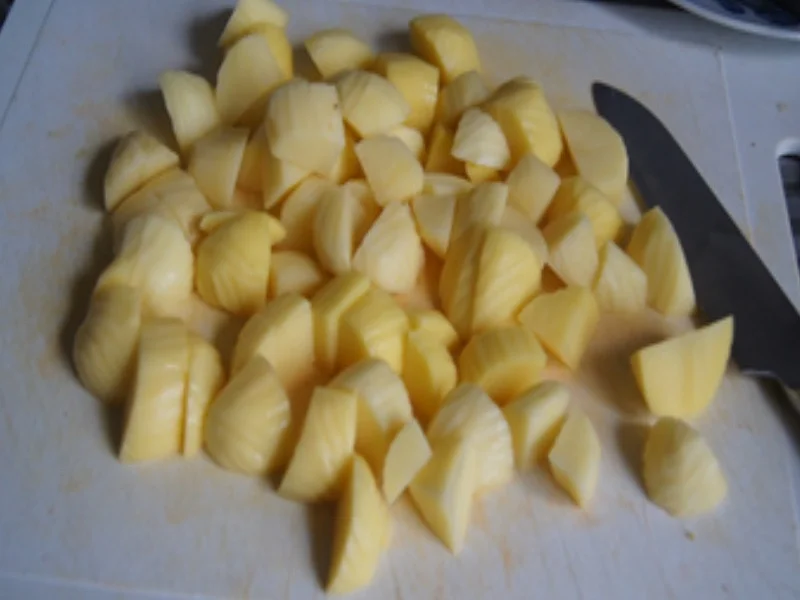 Rindfleisch-Frikadellen mit Erbsen-Möhren-Gemüse und Kartoffelstampf - Rezept - Bild Nr. 16874