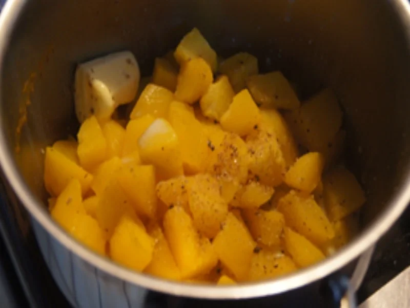 Rindfleisch-Frikadellen mit Erbsen-Möhren-Gemüse und Kartoffelstampf - Rezept - Bild Nr. 16876