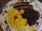 Wildschweinbratwürstchen mit Rotkohl und Kartoffelstampf - Rezept - Bild Nr. 2
