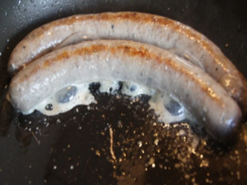 Wildschweinbratwürstchen mit Rotkohl und Kartoffelstampf - Rezept - Bild Nr. 5