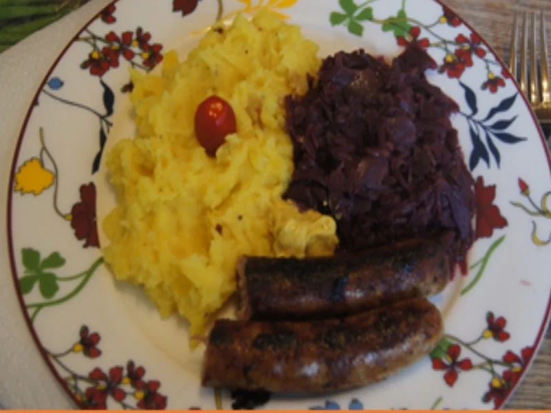 Wildschweinbratwürstchen mit Rotkohl und Kartoffelstampf - Rezept - Bild Nr. 11