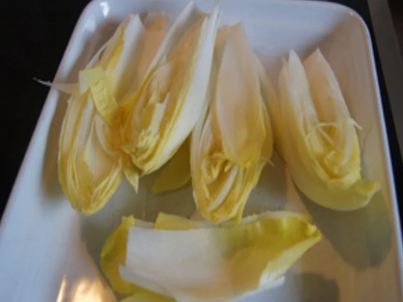 Rezept: Hähnchenbrustfilet-Buletten mit Chicorée- und Honig-Bundmöhren-Gemüse Bild Nr. 6 Hähnchenbrustfilet-Buletten mit Chicorée- und Honig-Bundmöhren-Gemüse - Rezept - Bild Nr. 6