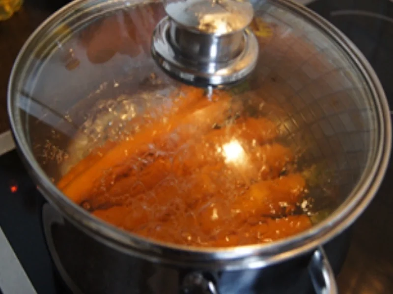 Rezept: Hähnchenbrustfilet-Buletten mit Chicorée- und Honig-Bundmöhren-Gemüse Bild Nr. 9 Hähnchenbrustfilet-Buletten mit Chicorée- und Honig-Bundmöhren-Gemüse - Rezept - Bild Nr. 9