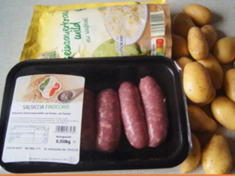Salsicca Finocchio mit Weinsauerkraut und Pellkartoffel-Drillingen - Rezept - Bild Nr. 3