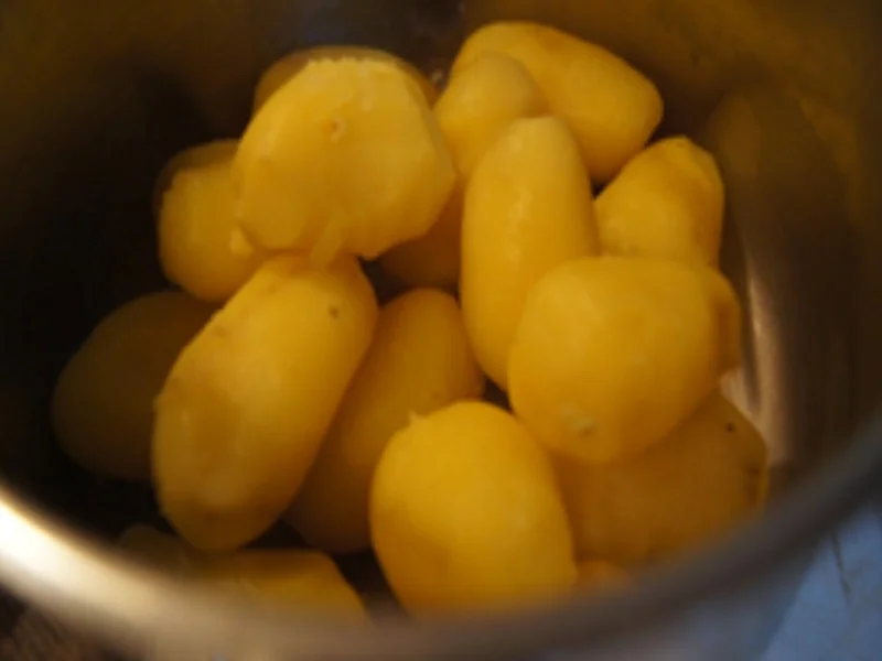 Salsicca Finocchio mit Weinsauerkraut und Pellkartoffel-Drillingen - Rezept - Bild Nr. 11