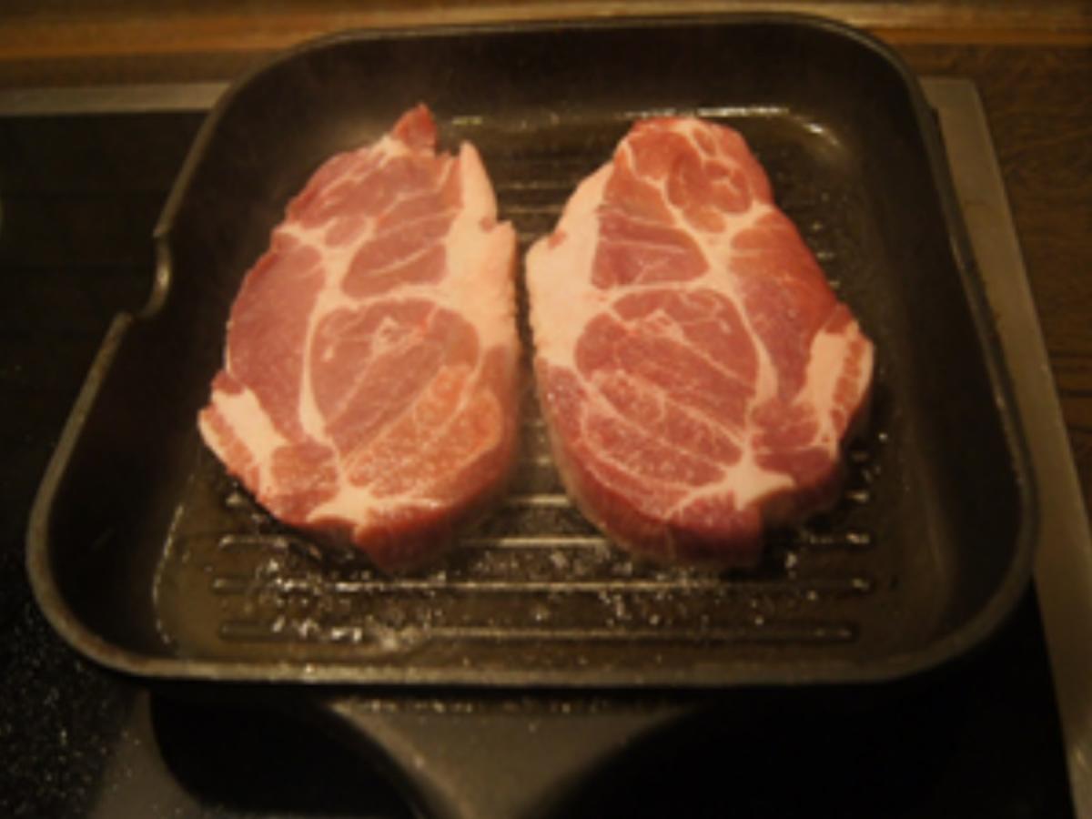 Steak mit Zwiebeln und Champignons - schnell &amp; einfach - von MausVoh