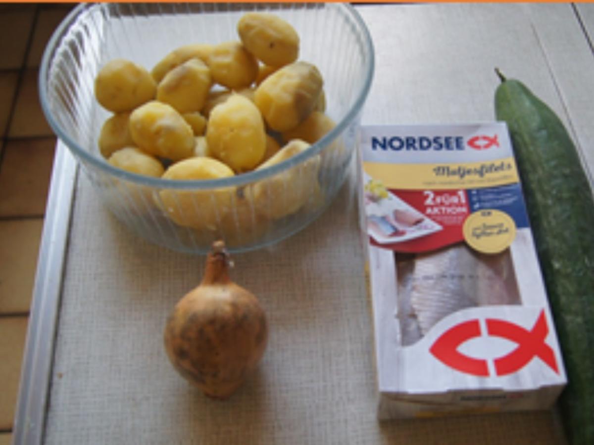 Matjesfilet mit leckeren Bratkartoffeln und Gurkensalat - Rezept - Bild Nr. 3