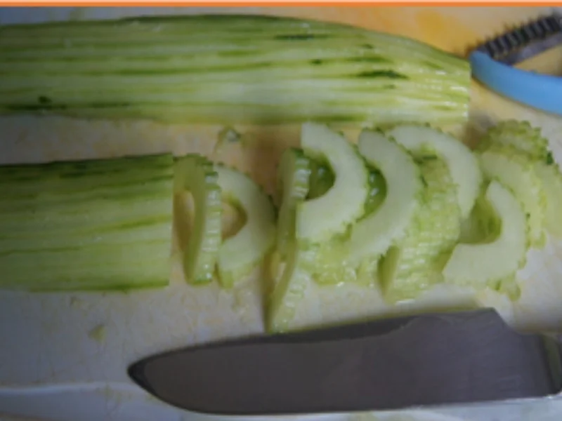 Matjesfilet mit leckeren Bratkartoffeln und Gurkensalat - Rezept - Bild Nr. 6