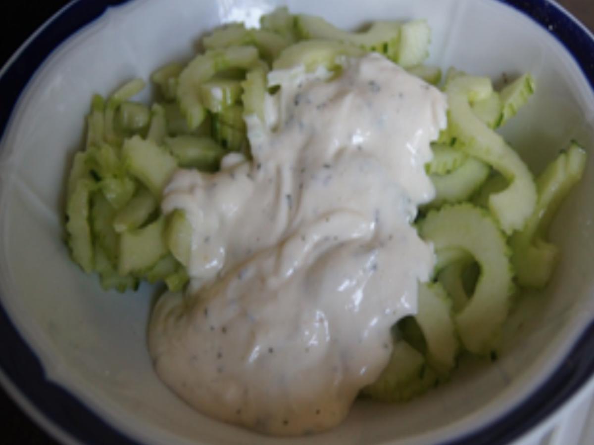 Matjesfilet mit leckeren Bratkartoffeln und Gurkensalat - Rezept - Bild Nr. 7