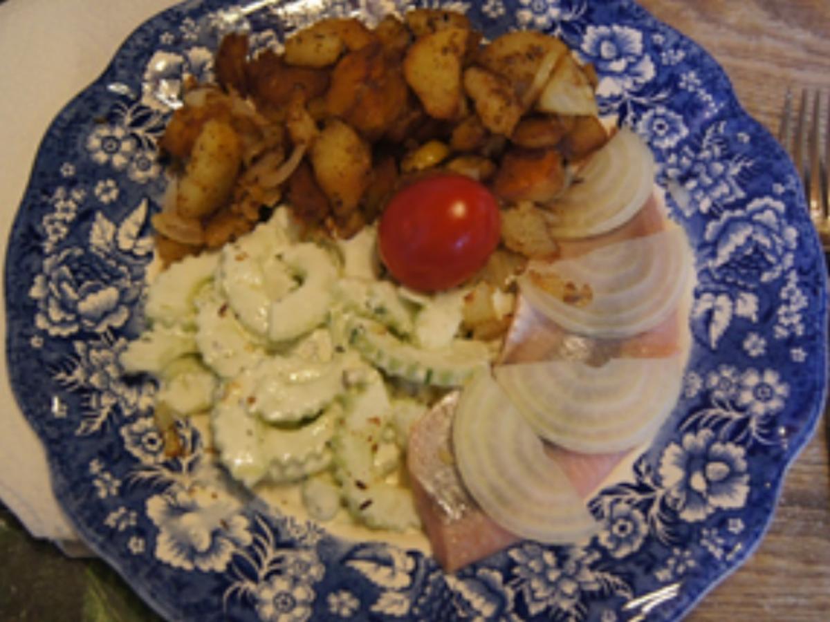 Matjesfilet mit leckeren Bratkartoffeln und Gurkensalat - Rezept - Bild Nr. 13