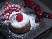 Schokokuchen mit flüssigem Kern und Früchten - Rezept - Bild Nr. 2