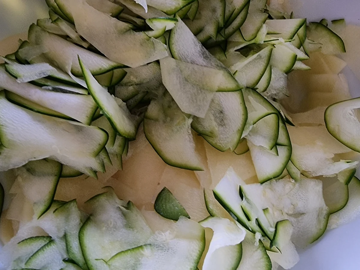 Pizza-Bianca mit Kartoffeln und Zucchini - Rezept - Bild Nr. 16871