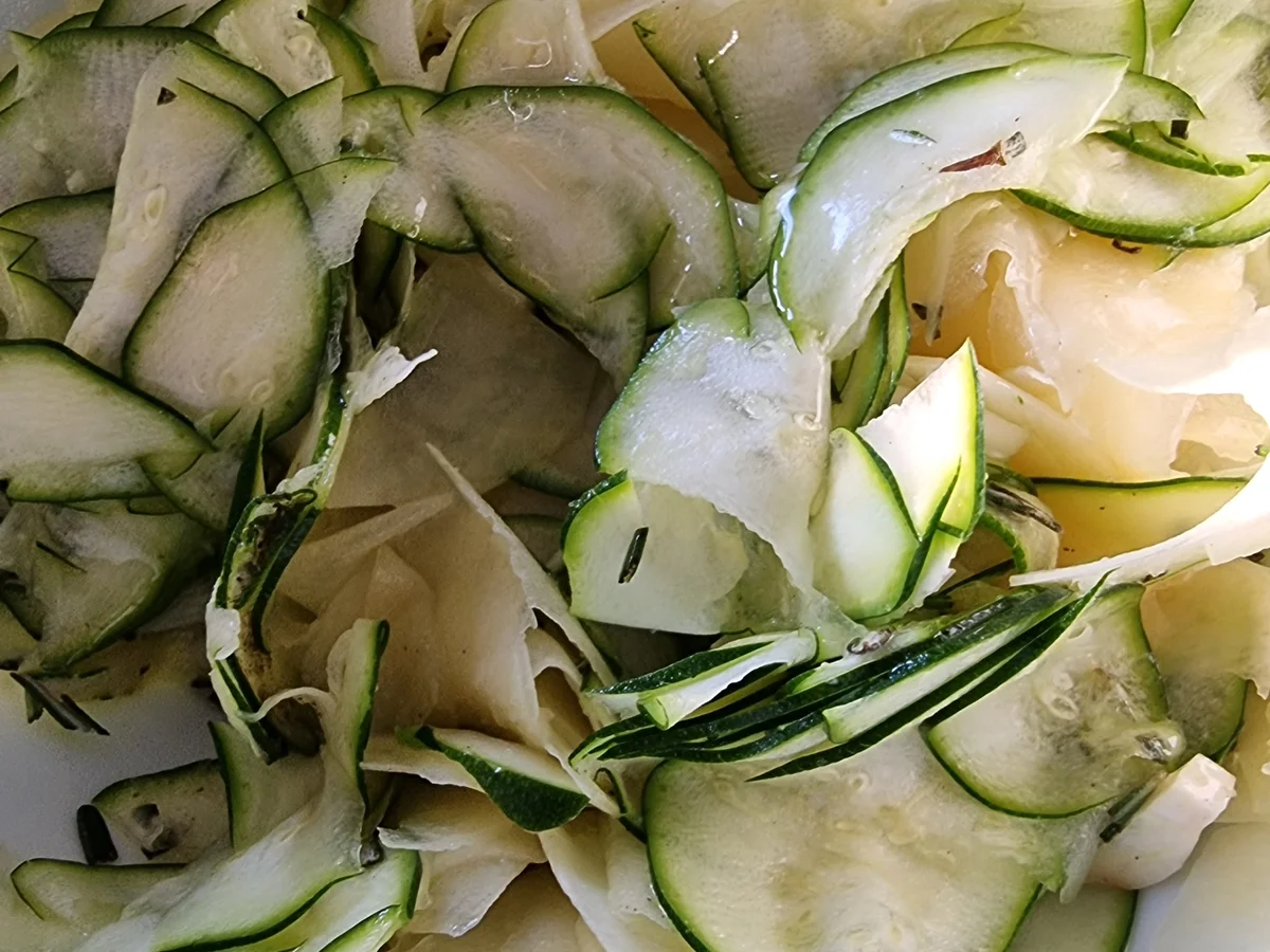 Pizza-Bianca mit Kartoffeln und Zucchini - Rezept - Bild Nr. 16874