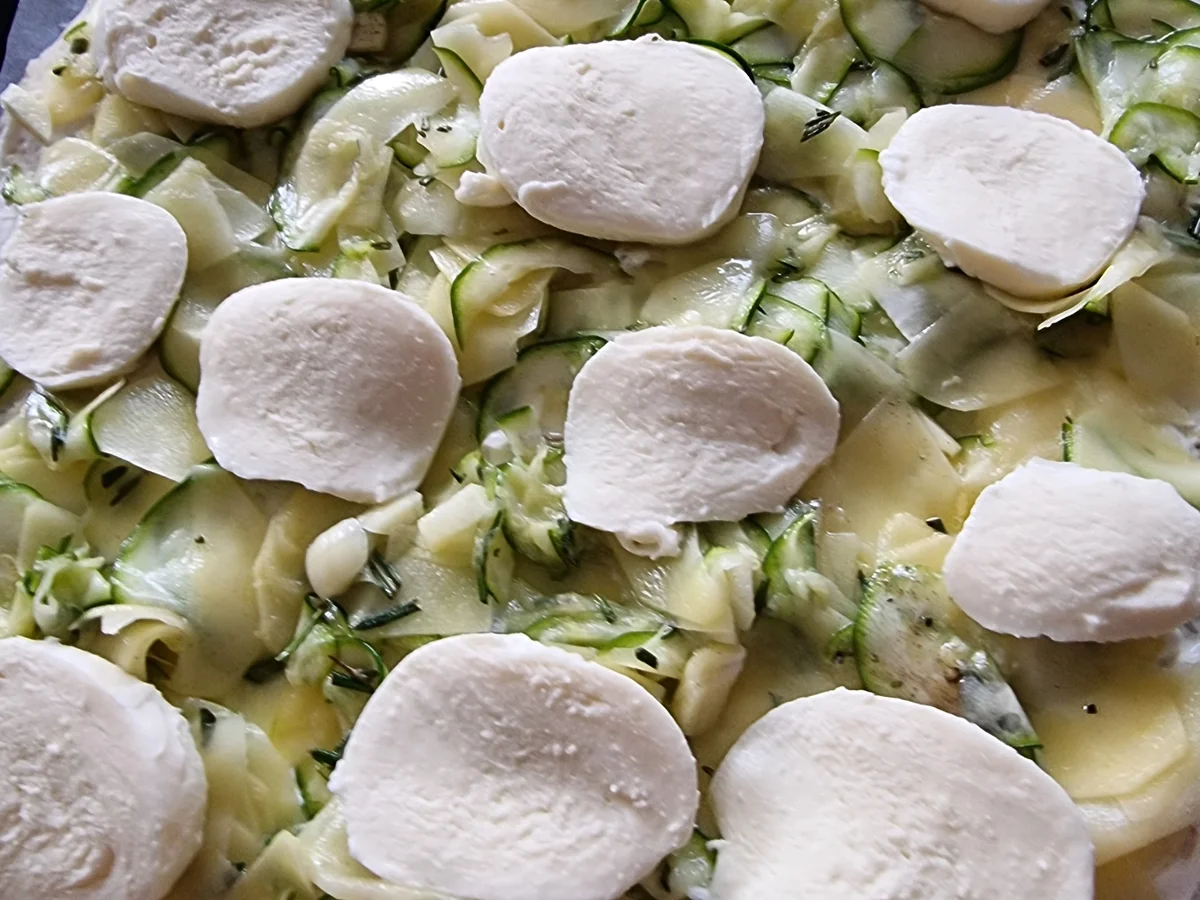 Pizza-Bianca mit Kartoffeln und Zucchini - Rezept - Bild Nr. 16881