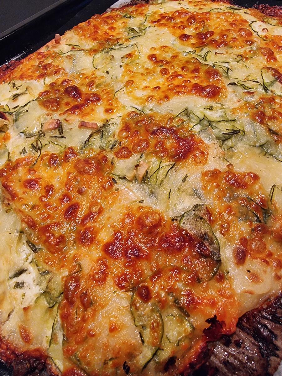 Pizza-Bianca mit Kartoffeln und Zucchini - Rezept - Bild Nr. 16882
