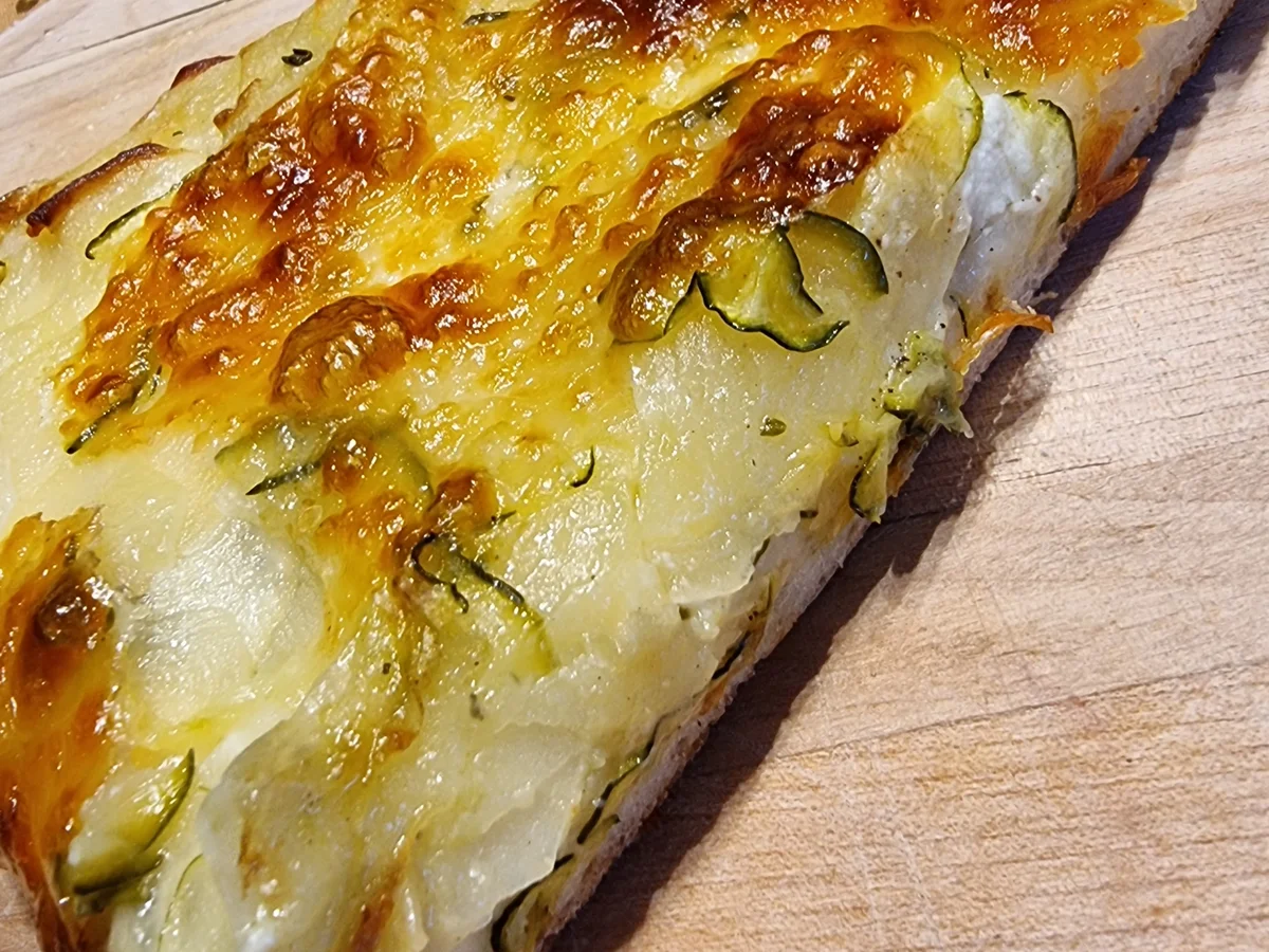 Pizza-Bianca mit Kartoffeln und Zucchini - Rezept - Bild Nr. 16884