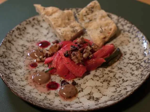 Rezept: Zitrullengurke mit Baumnuss und schwarze Knofel Aioli Bild Nr. 2 Zitrullengurke mit Baumnuss und schwarze Knofel Aioli - Rezept - Bild Nr. 2