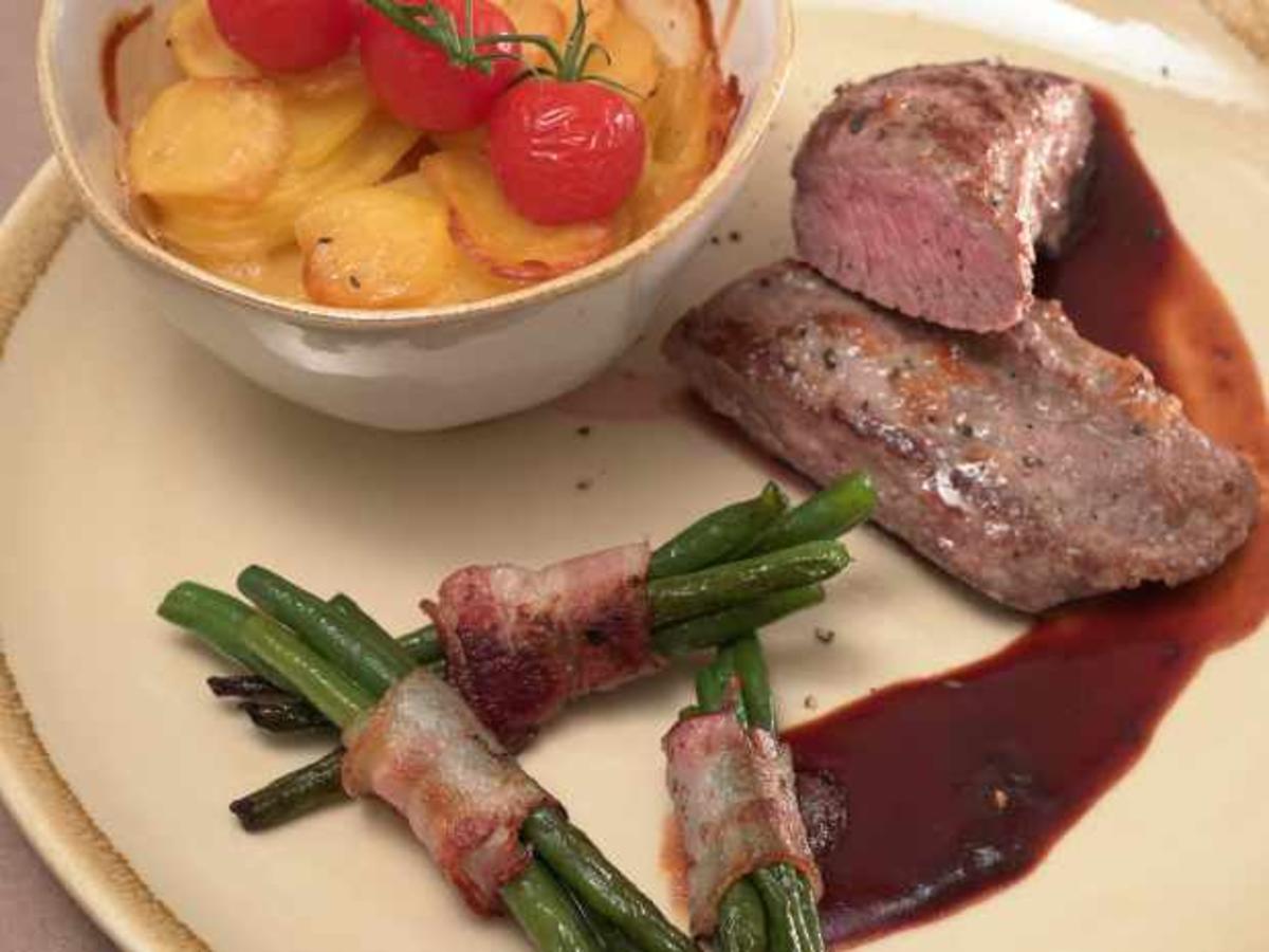 Lammlachse mit Kartoffelgratin und Bohnen im Speckmantel - Rezept ...