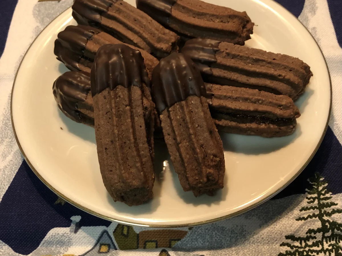 Rezept: Schoko-Orangen-Spritzgebäck Bild Nr. 2 Schoko-Orangen-Spritzgebäck - Rezept - Bild Nr. 2