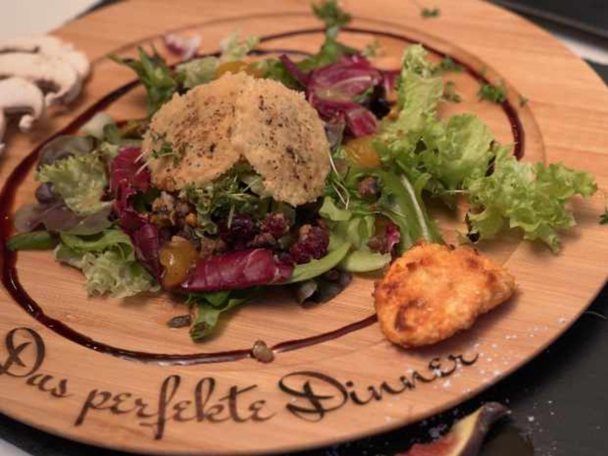 Kastanienbrötchen mit Salat und Balsamico-Dressing - Rezept - kochbar.de