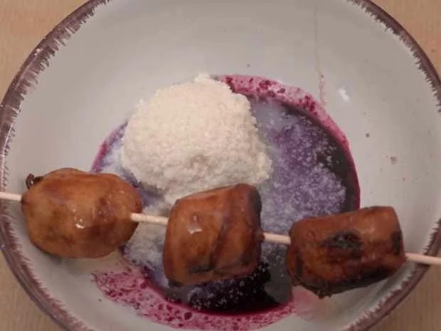 Kokoseis auf Traubenspiegel mit gebackener Banane - Rezept - Bild Nr. 2