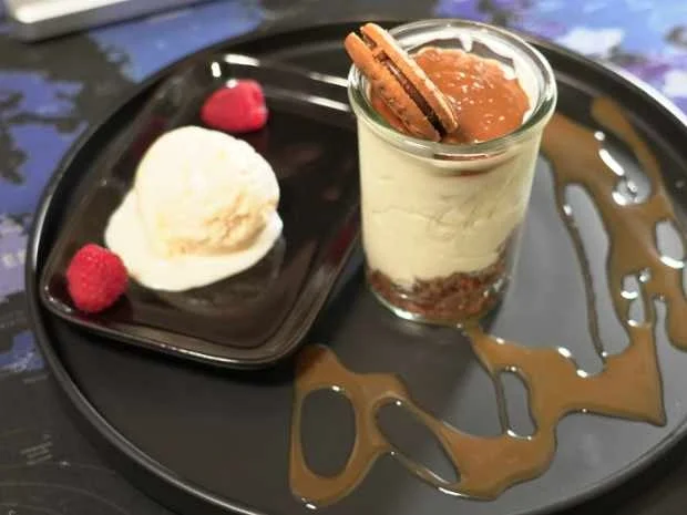 Rezept: Cheesecake im Glas mit Marzipaneis Bild Nr. 2 Cheesecake im Glas mit Marzipaneis - Rezept - Bild Nr. 2