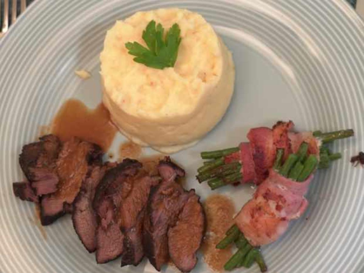 Kalbsbäckchen mit Kartoffelstampf - Rezept - kochbar.de