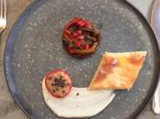 Gebäck mit Käse-Estragon Füllung und Auberginen-Paprika-Salat - Rezept - Bild Nr. 16872