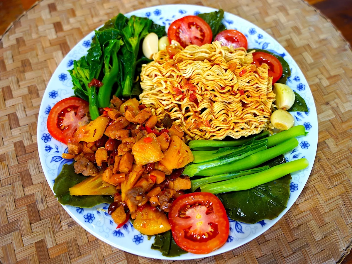 Hühnerfleisch-Cap Cay mit Nudeln und Kailan - Rezept - Bild Nr. 16888