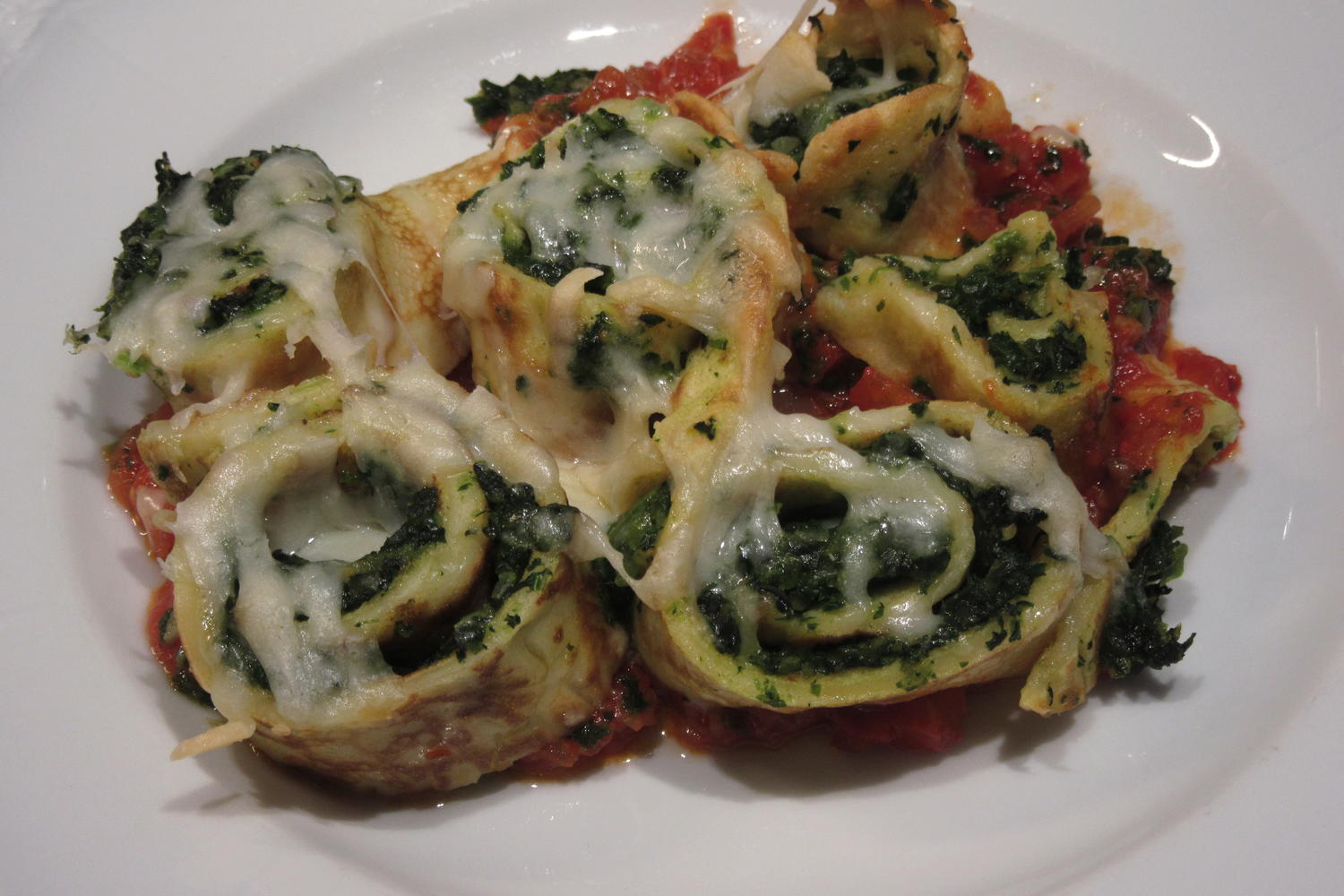 Pfannkuchen: Spinatpfannkuchen auf Zacusca-Tomaten-Gemüse - Rezept ...