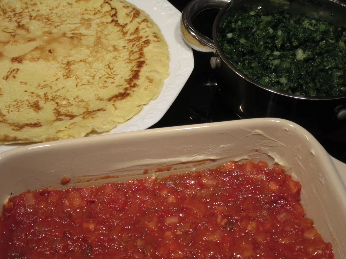 Rezept: Pfannkuchen: Spinatpfannkuchen auf Zacusca-Tomaten-Gemüse Bild Nr. 16889 Pfannkuchen: Spinatpfannkuchen auf Zacusca-Tomaten-Gemüse - Rezept - Bild Nr. 16889