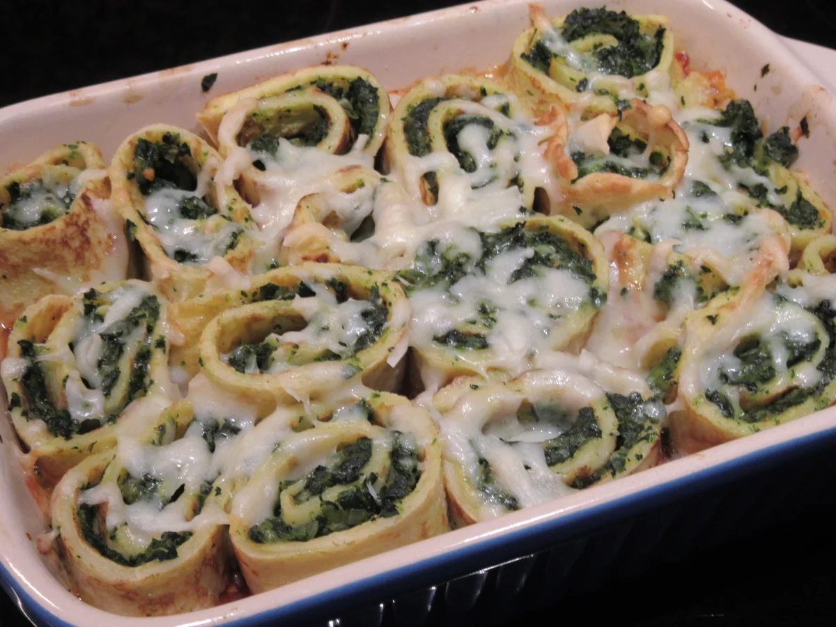 Rezept: Pfannkuchen: Spinatpfannkuchen auf Zacusca-Tomaten-Gemüse Bild Nr. 16893 Pfannkuchen: Spinatpfannkuchen auf Zacusca-Tomaten-Gemüse - Rezept - Bild Nr. 16893