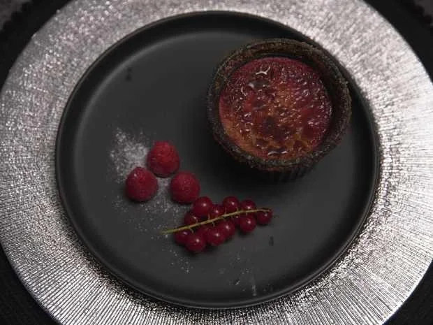 Creme Brûlée auf einem Himbeerspiegel - Rezept - Bild Nr. 16888