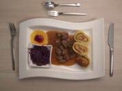 Wildschweingulasch mit Wickelklößen und Rotkraut - Rezept - Bild Nr. 16888
