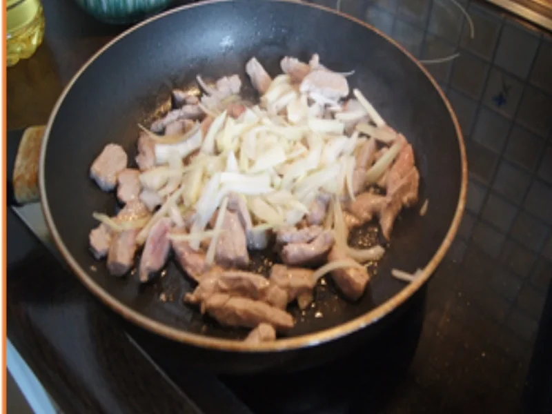 Gyros mit bunten Paprikastreifen und Pommes Frites - Rezept - Bild Nr. 7