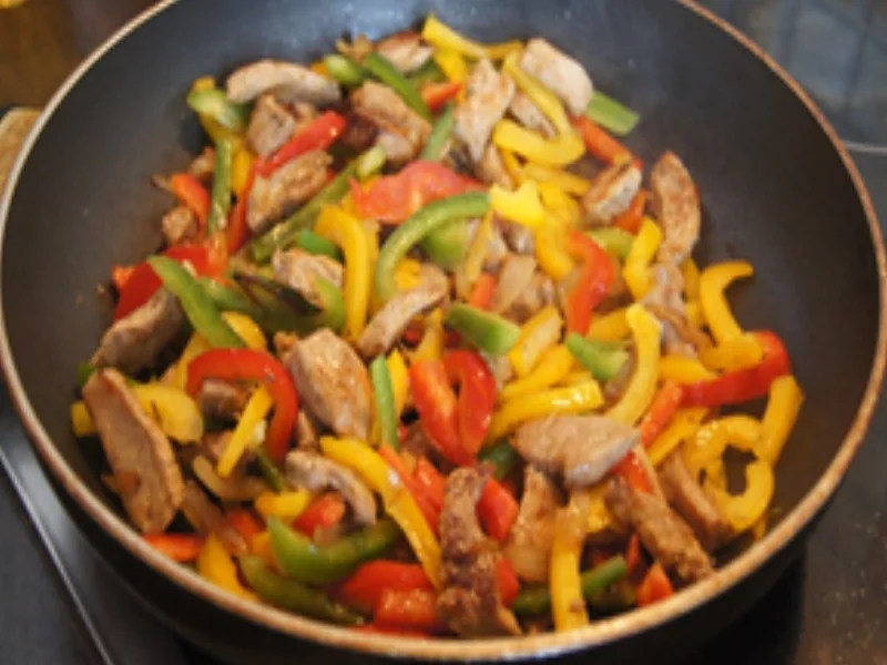 Gyros mit bunten Paprikastreifen und Pommes Frites - Rezept - Bild Nr. 9