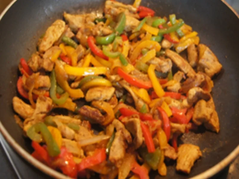 Gyros mit bunten Paprikastreifen und Pommes Frites - Rezept - Bild Nr. 10