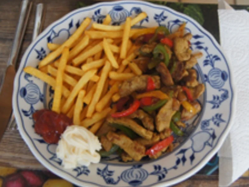 Gyros mit bunten Paprikastreifen und Pommes Frites - Rezept - Bild Nr. 11