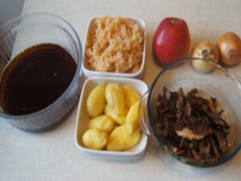 Sauerkraut mit Steinpilzen und Bratkartoffeln - Rezept - Bild Nr. 16889