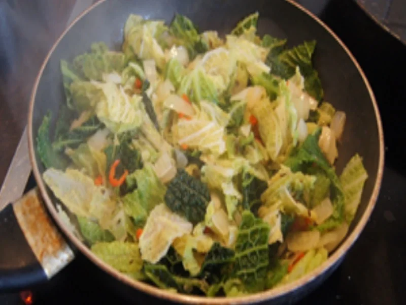 Rezept: Paniertes Nackenkotelett mit Rahm-Wirsing und Drillingen Bild Nr. 11 Paniertes Nackenkotelett mit Rahm-Wirsing und Drillingen - Rezept - Bild Nr. 11