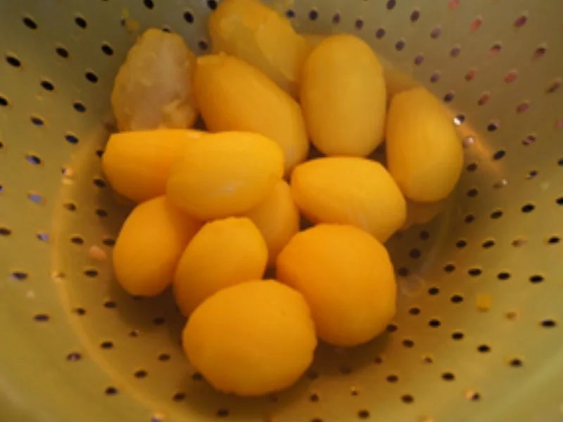 Rezept: Paniertes Nackenkotelett mit Rahm-Wirsing und Drillingen Bild Nr. 16 Paniertes Nackenkotelett mit Rahm-Wirsing und Drillingen - Rezept - Bild Nr. 16