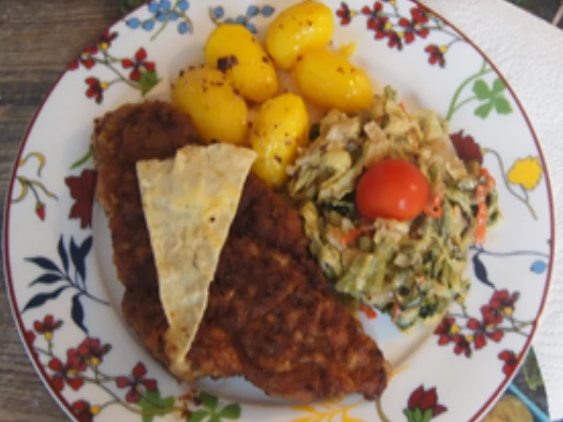 Rezept: Paniertes Nackenkotelett mit Rahm-Wirsing und Drillingen Bild Nr. 17 Paniertes Nackenkotelett mit Rahm-Wirsing und Drillingen - Rezept - Bild Nr. 17